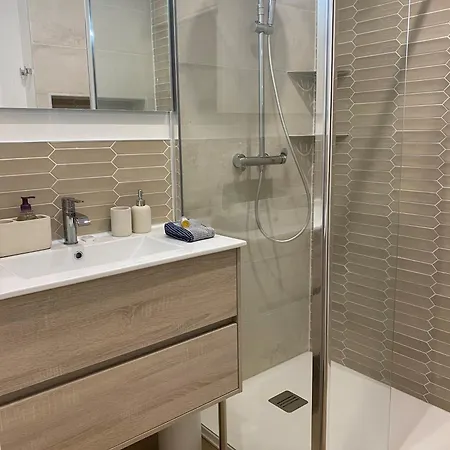 Apartment Luxe & Confort, Spacieux, Neuf, Clim Et