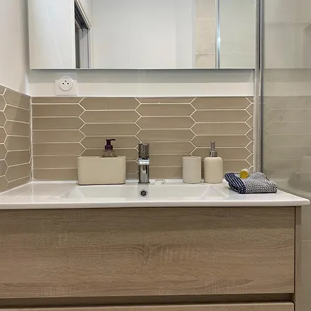 Luxe & Confort, Spacieux, Neuf, Clim Et Sete